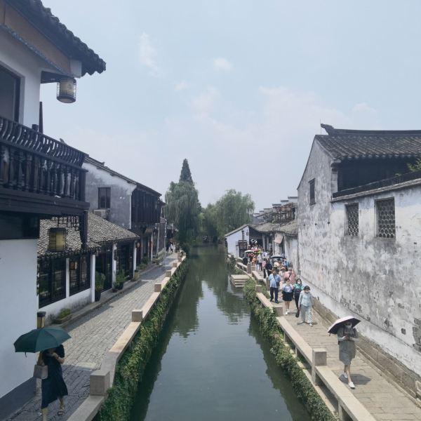 《宋佳上位之路：努力、友谊与复杂娱乐圈的探索》